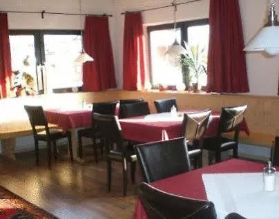 Gaestehaus Woell ألباخ