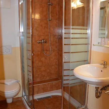 Gaestehaus Woell ألباخ